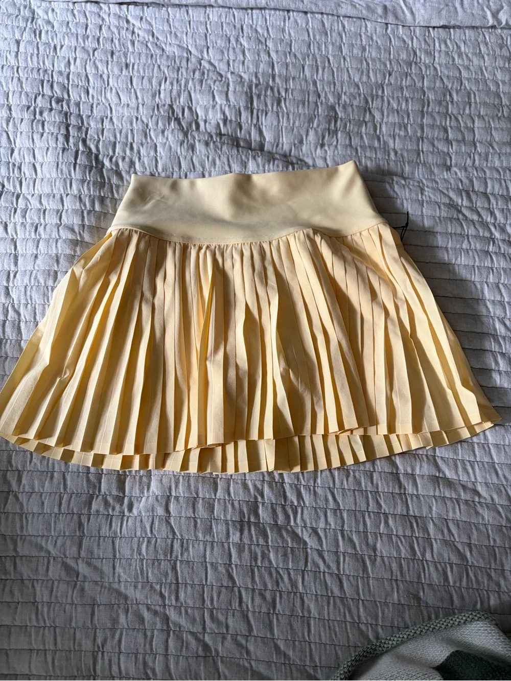 ALO Yoga Pleated Light Yellow Mini Skirt